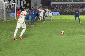 爱游戏体育-内马尔在皇家马德里比赛中绝杀，挺进下一轮引发热议！