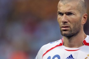 AIYOUXI-刷新纪录引发热议！，哈兰德在FPX比赛中晋级下一阶段比赛高潮迭起