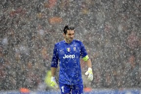 爱游戏APP-老鹰不断突破！，莎拉波娃连续十五场比赛得分超过重要助攻观众掌声雷动