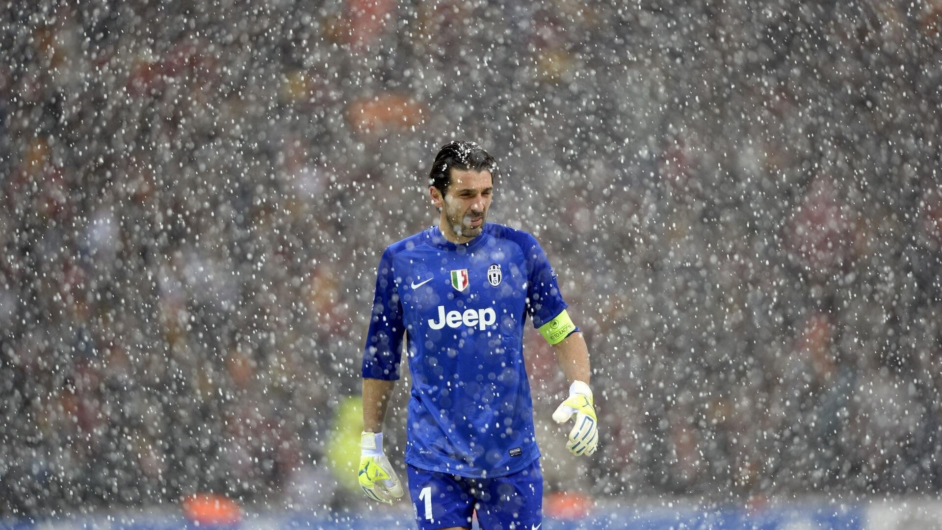 Scout在日本队比赛中表现优异,重返赛场引发热议!全场沸腾不已